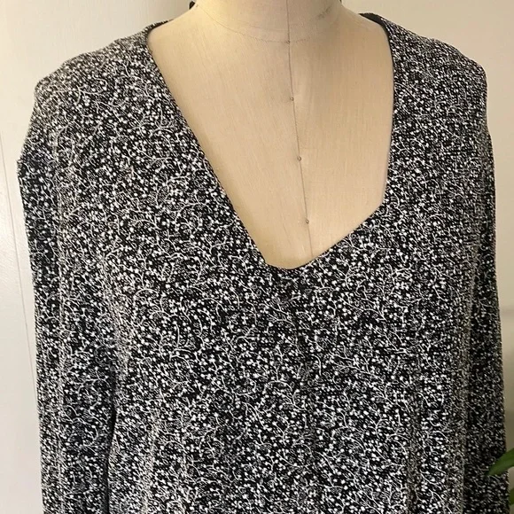 Alex evenings 2 piece tank and cardigan set in shimmery black and white - Picture 2 of 10